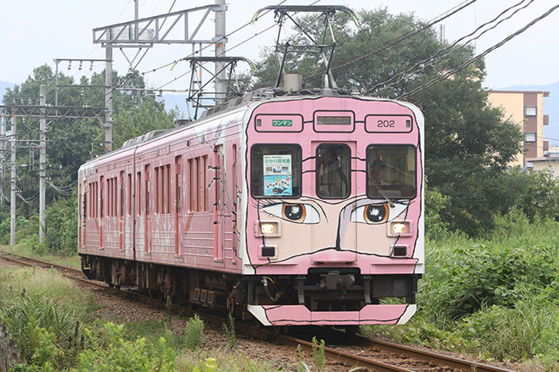 ピンク色の忍者列車
